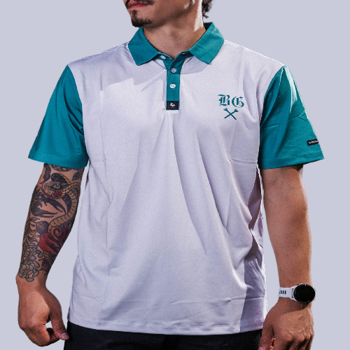 Men&#39;s white polo with green BG logo print – breathable, stretch fit with moisture control and wrinkle resistance.