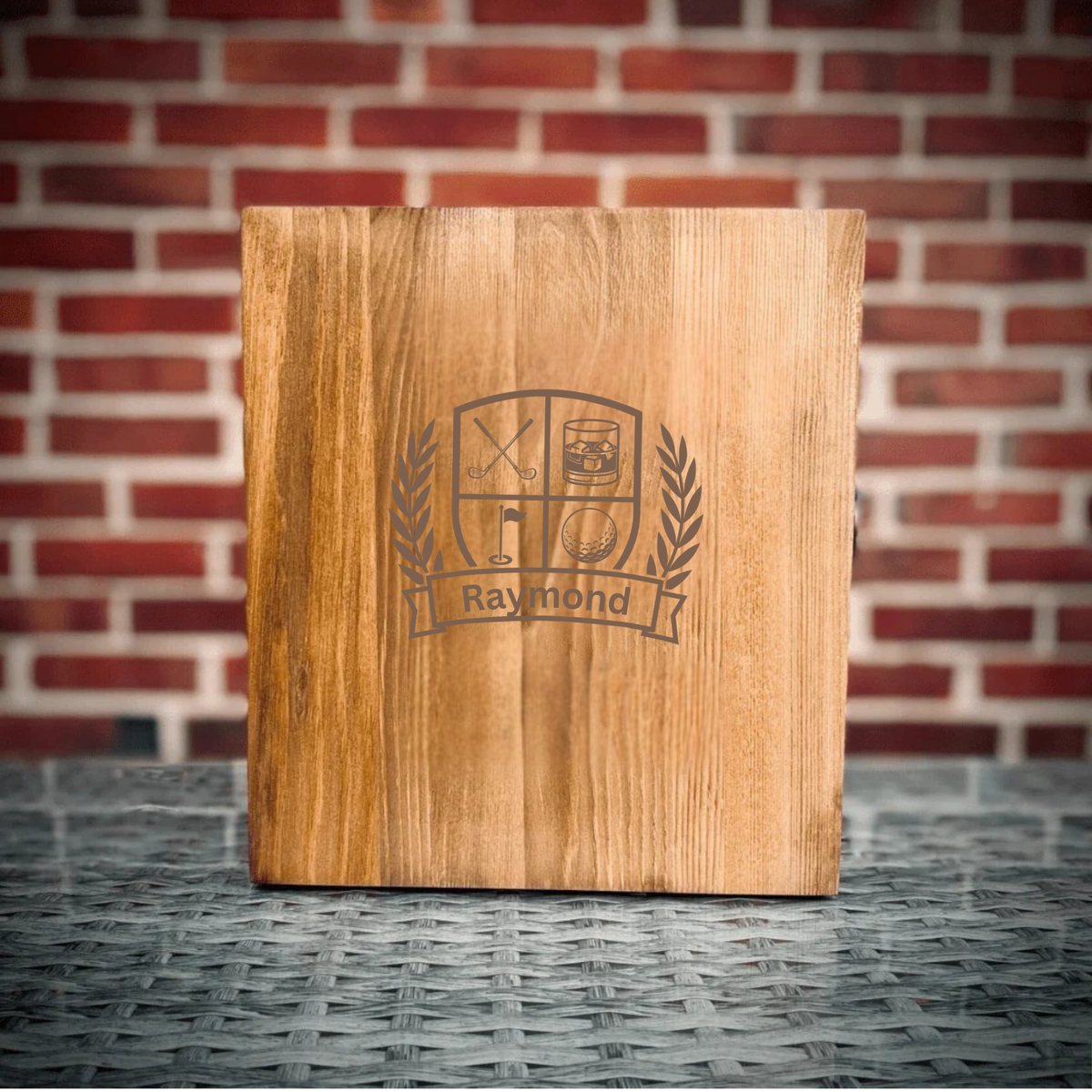 Golfer&#39;s Crest Personalized Decanter Box Set