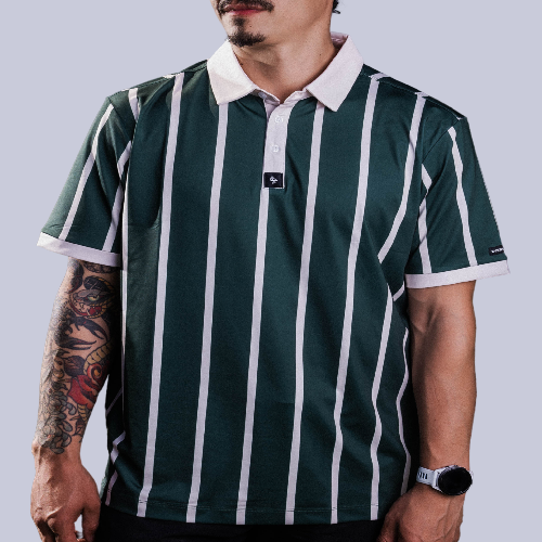 Men&#39;s green polo with retro horizontal stripes – athletic, breathable, stretch fit perfect for casual wear, golf, or travel.